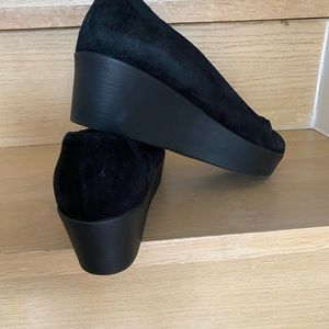 Browns black suede wedges size 39/8.Pre owned